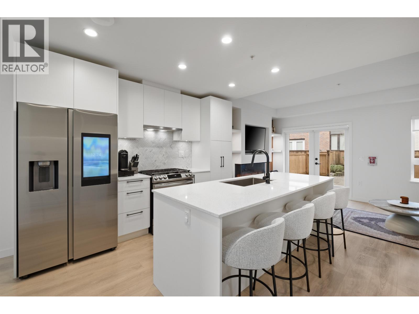 137 535 E 2ND STREET, North Vancouver