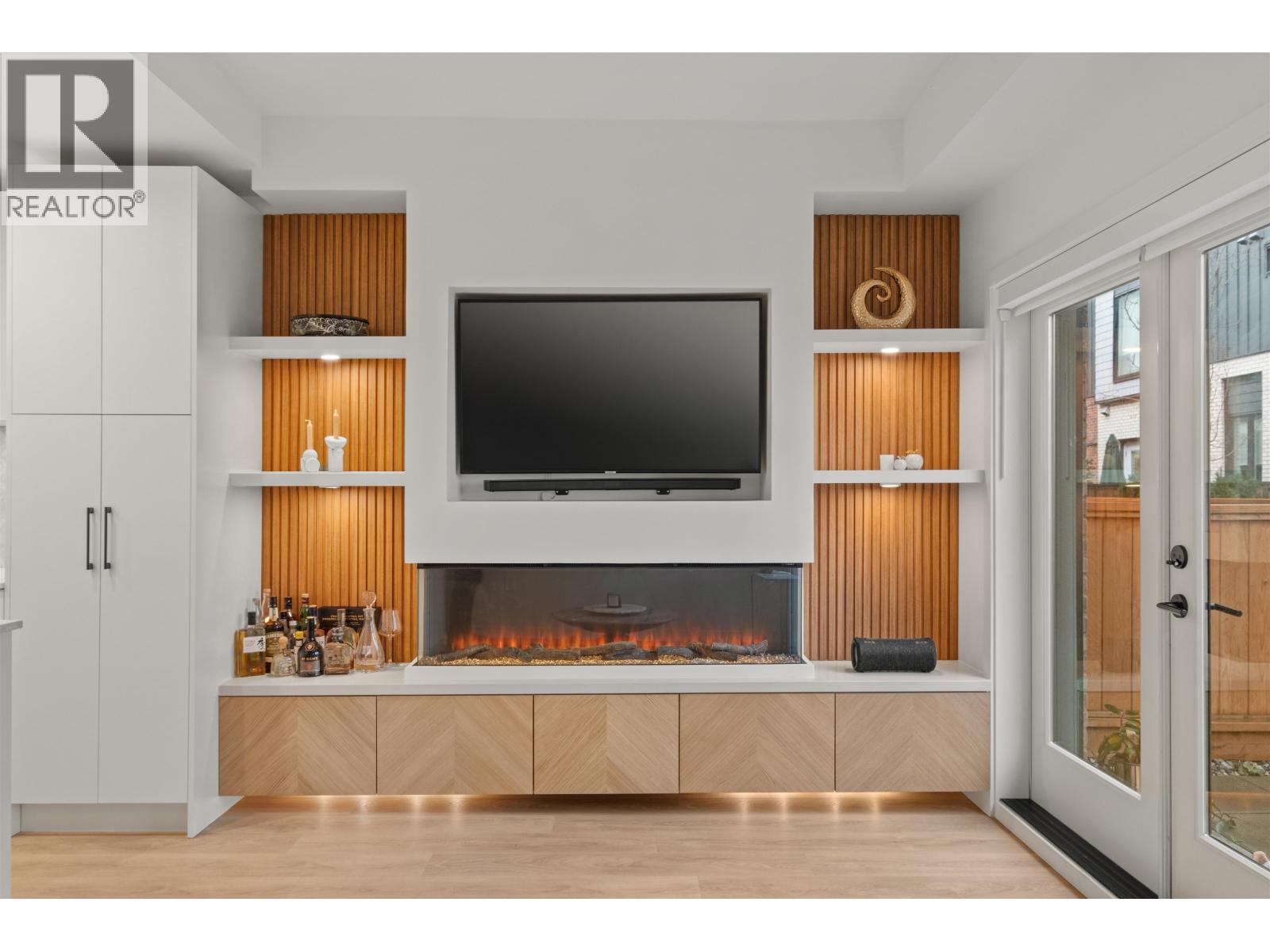 137 535 E 2ND STREET, North Vancouver