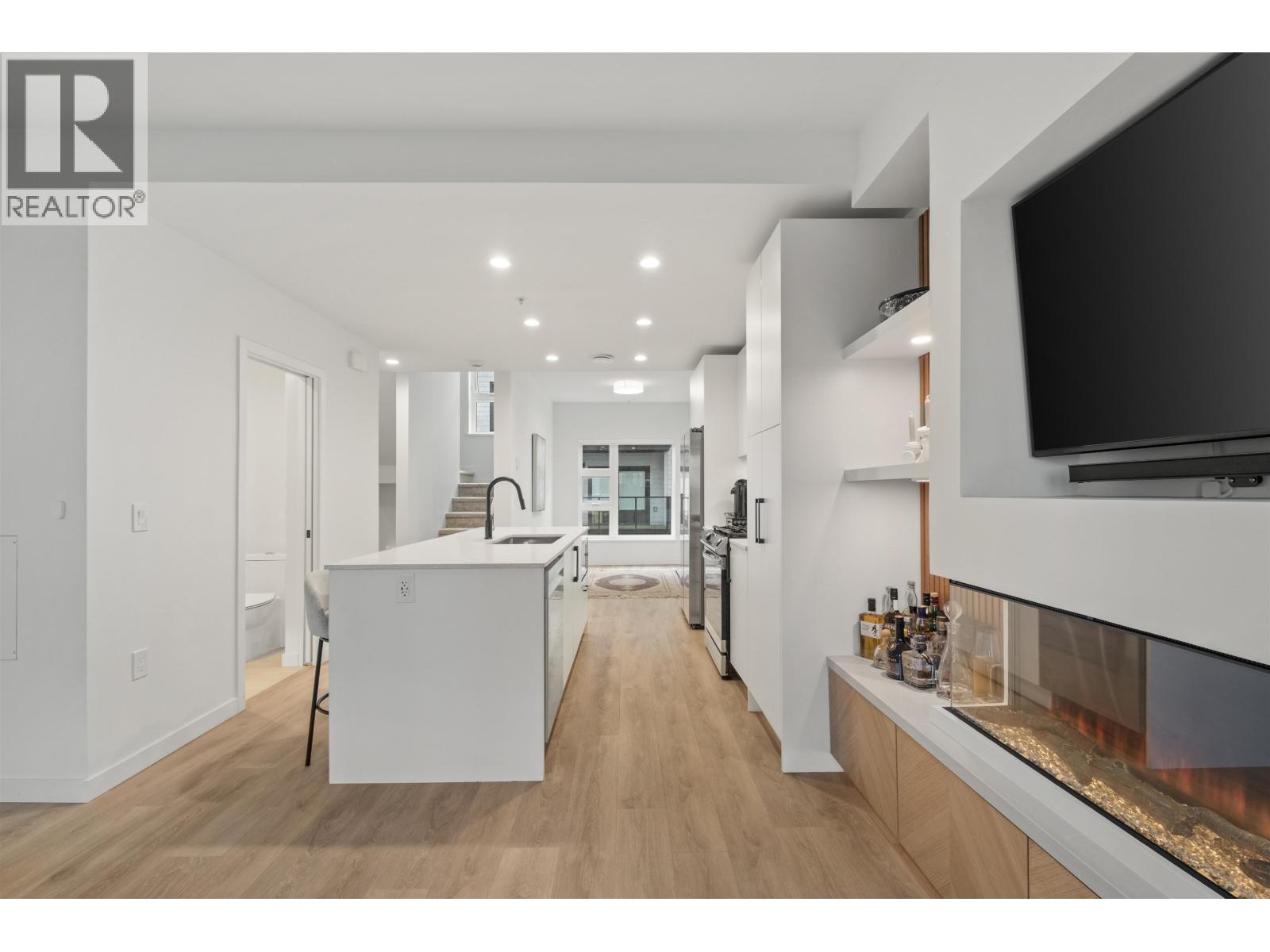 137 535 E 2ND STREET, North Vancouver