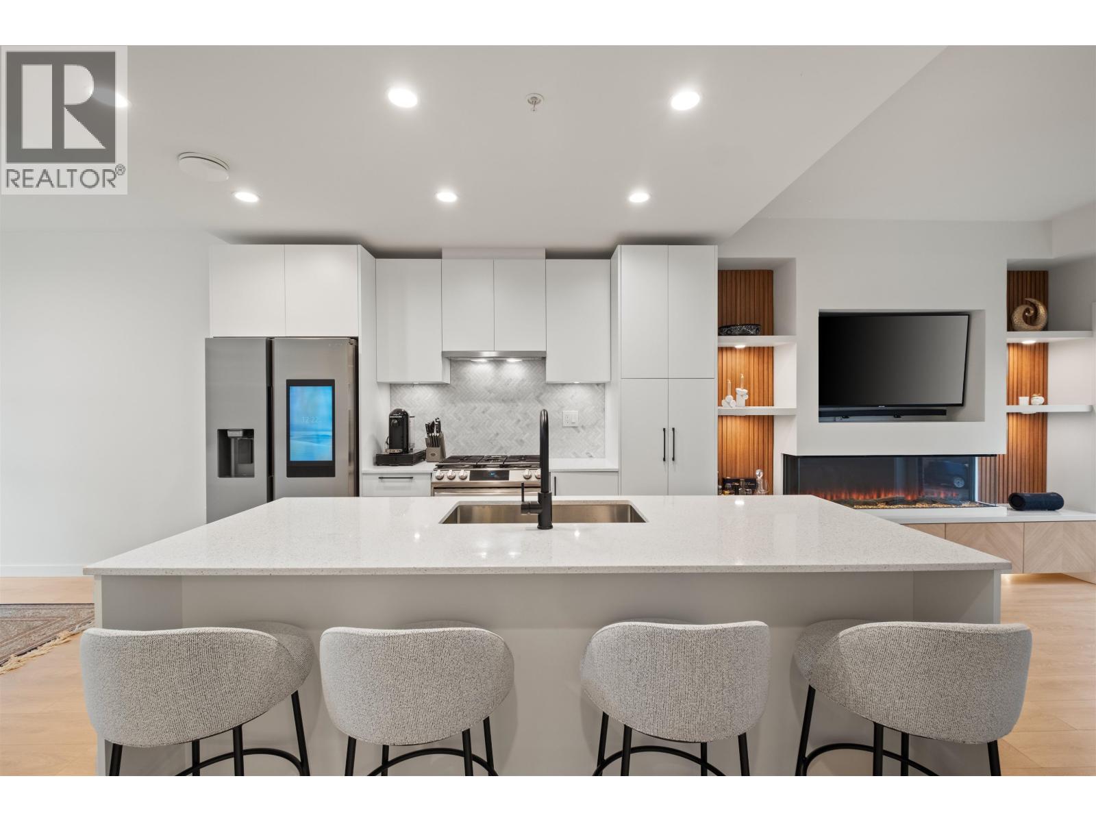 137 535 E 2ND STREET, North Vancouver