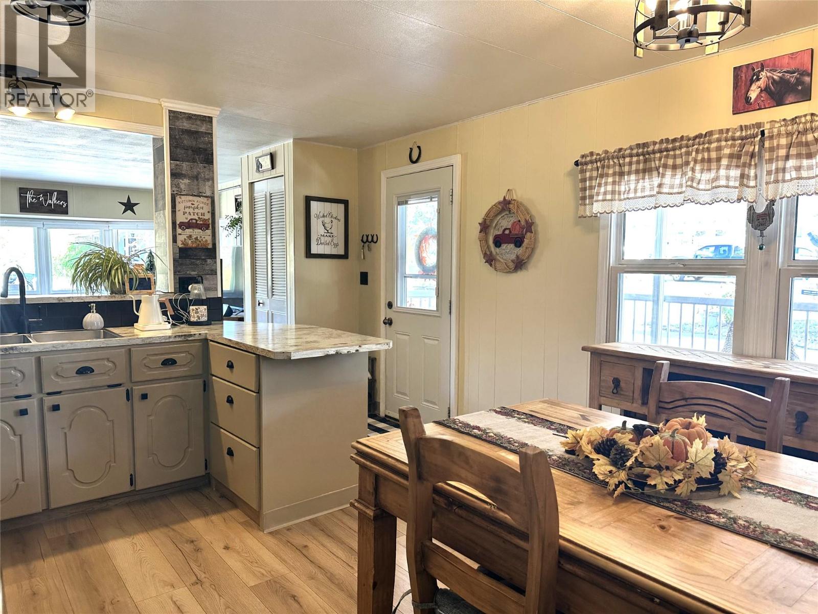 146 WILLOW Court Unit# 6B, Oliver