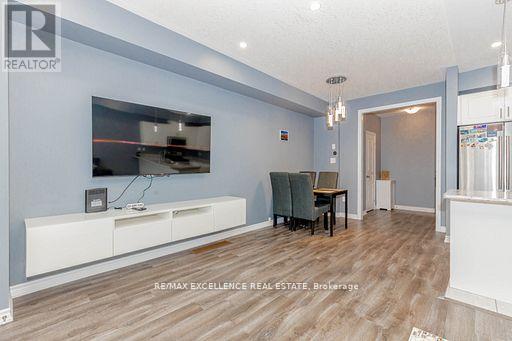 9 HISCOTT DRIVE - 16