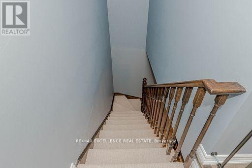 9 HISCOTT DRIVE - 32