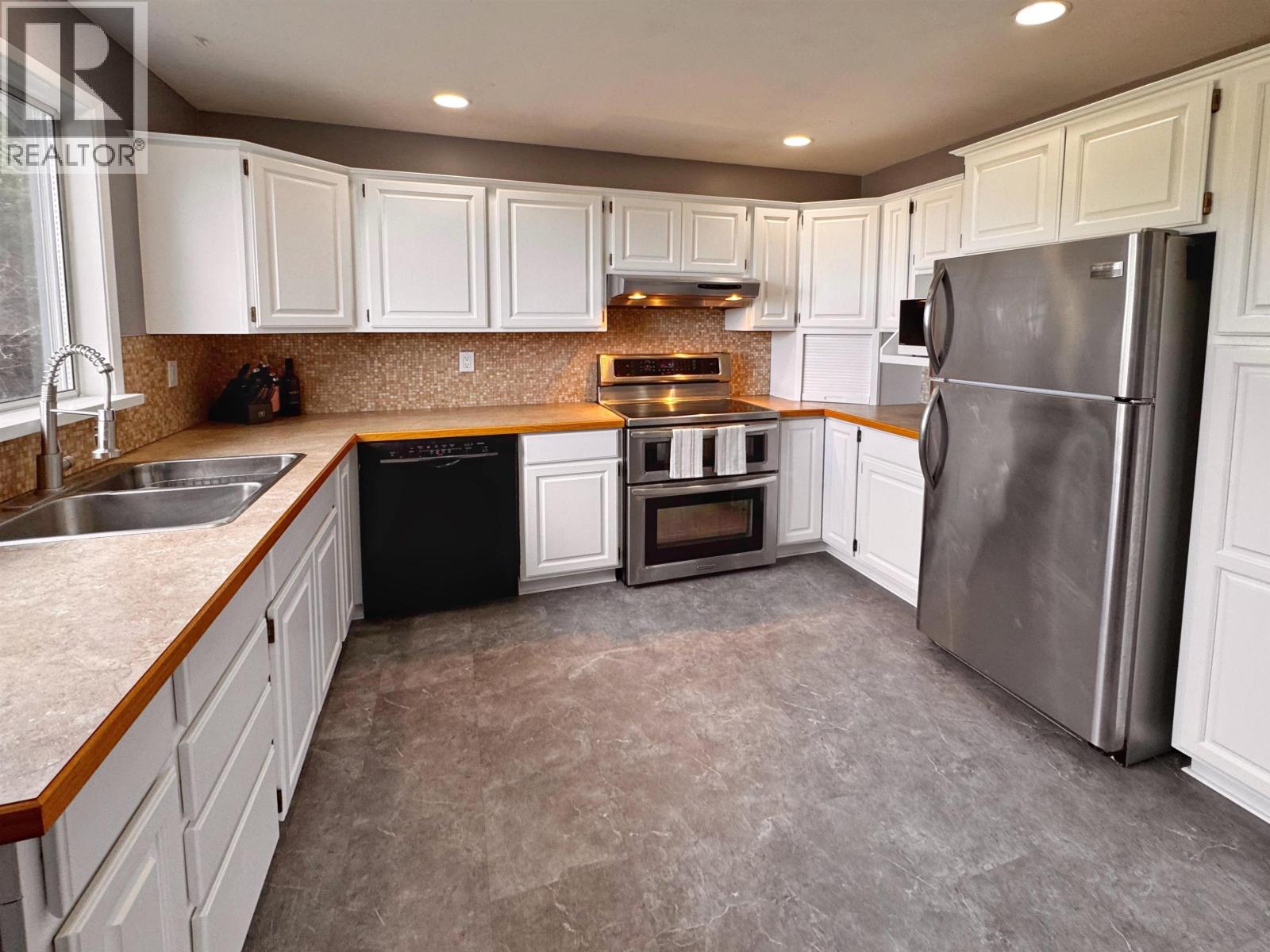 121 CADE PLACE - 4
