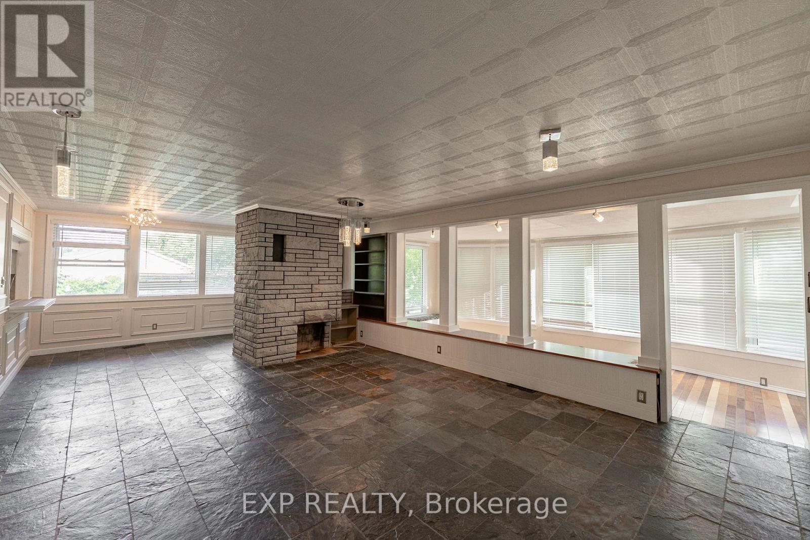 6 ROSEMOUNT DRIVE - 11