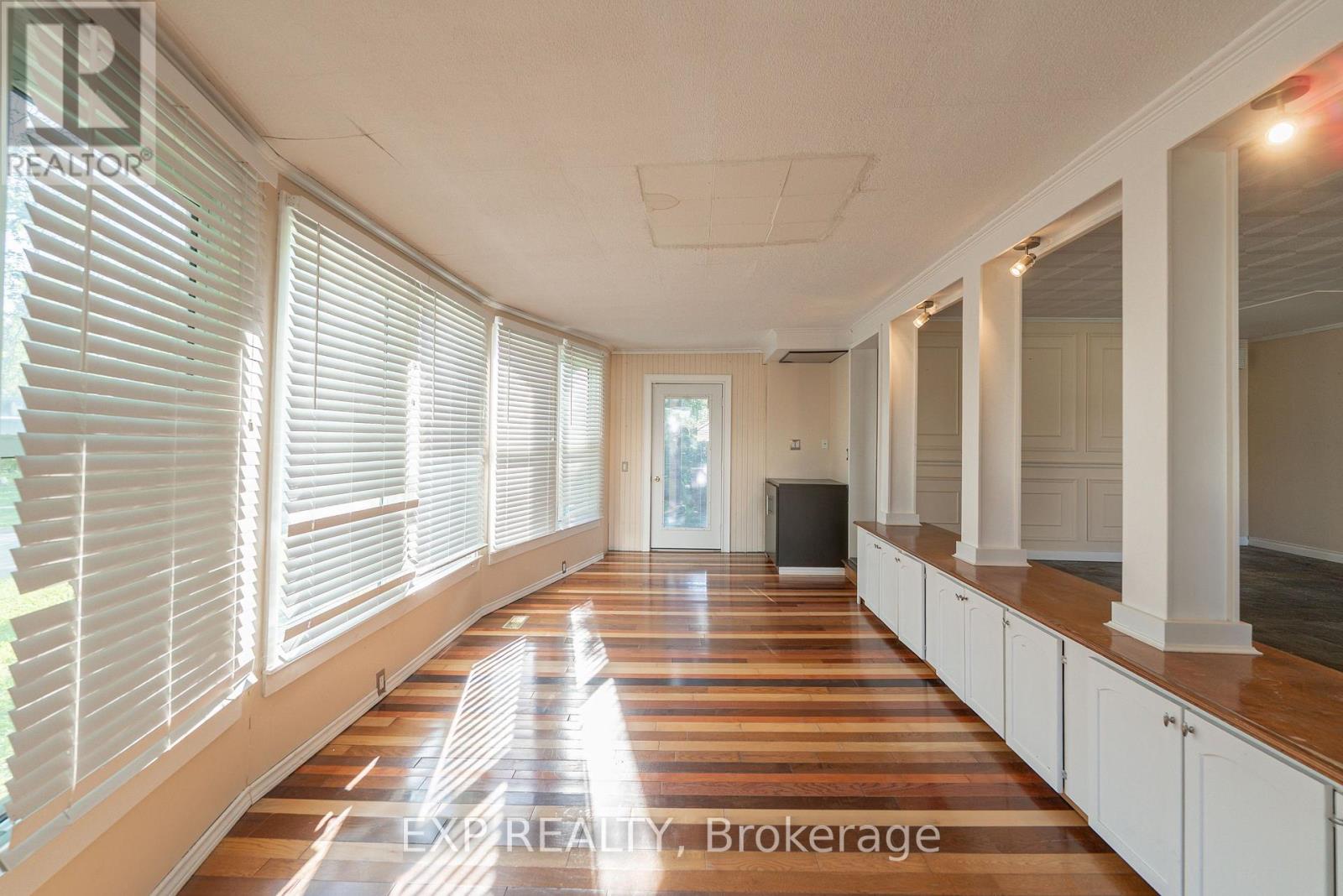 6 ROSEMOUNT DRIVE - 15
