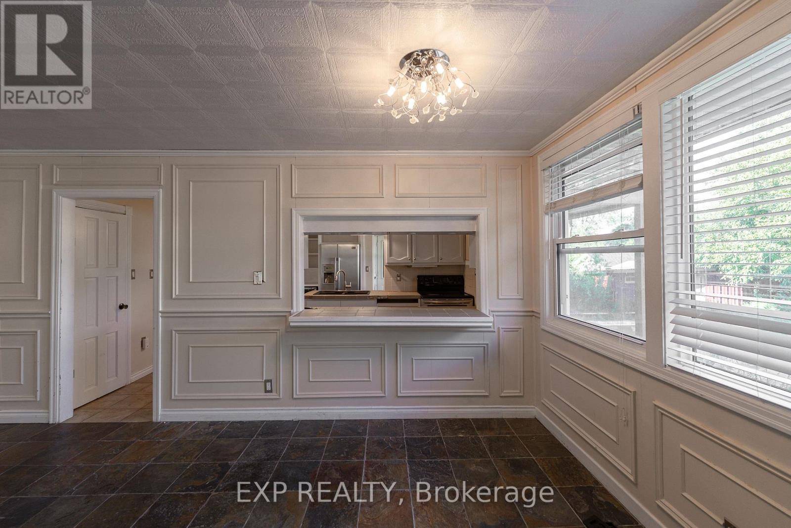 6 ROSEMOUNT DRIVE - 16