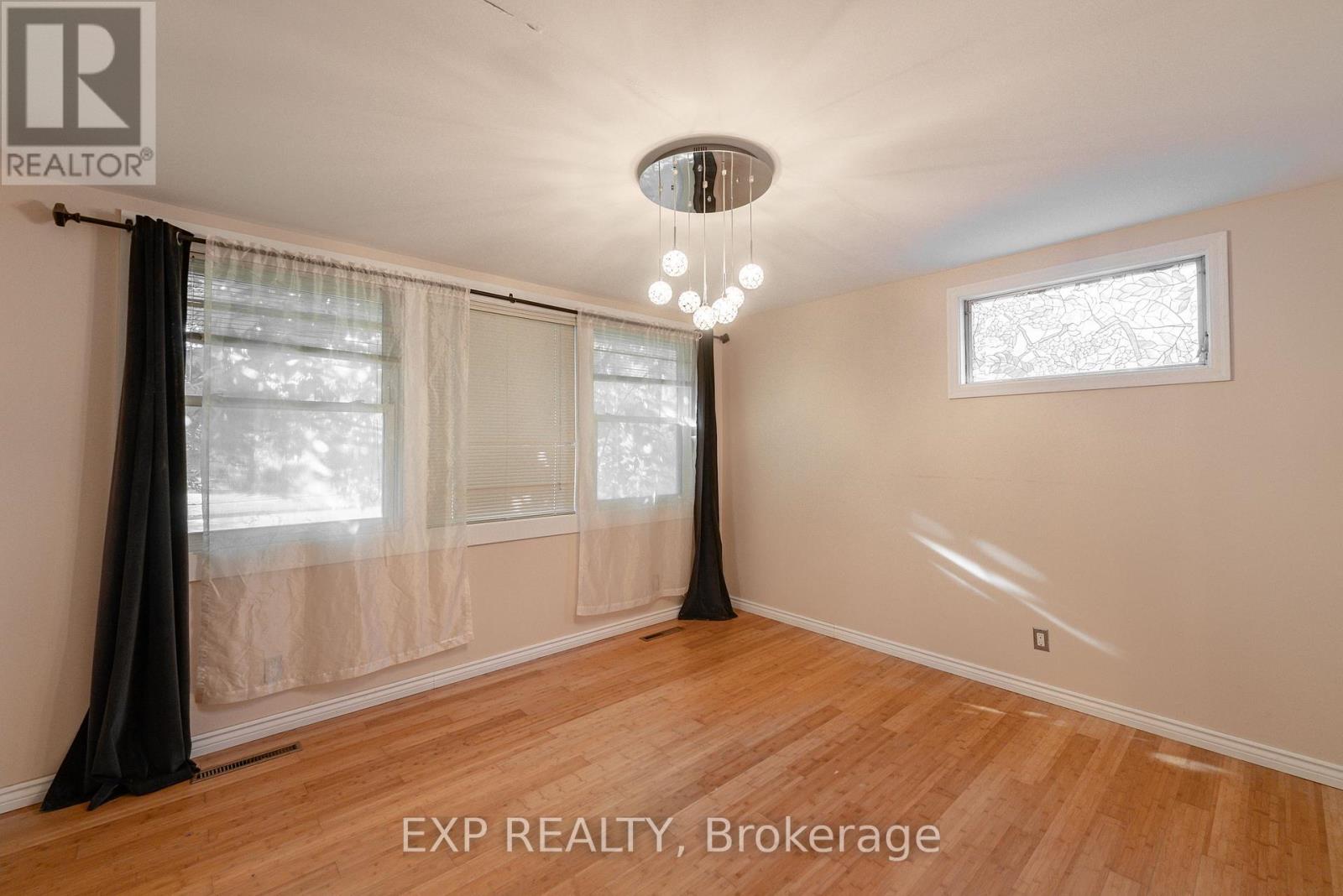 6 ROSEMOUNT DRIVE - 19