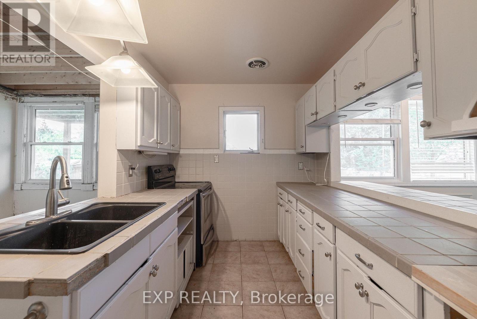 6 ROSEMOUNT DRIVE - 24