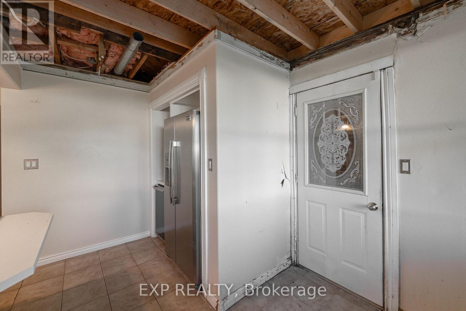 6 ROSEMOUNT DRIVE - 26
