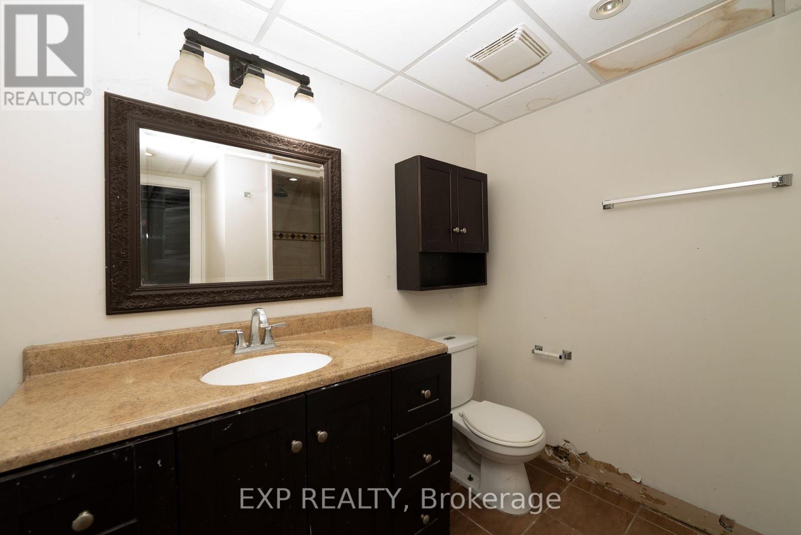 6 ROSEMOUNT DRIVE - 33