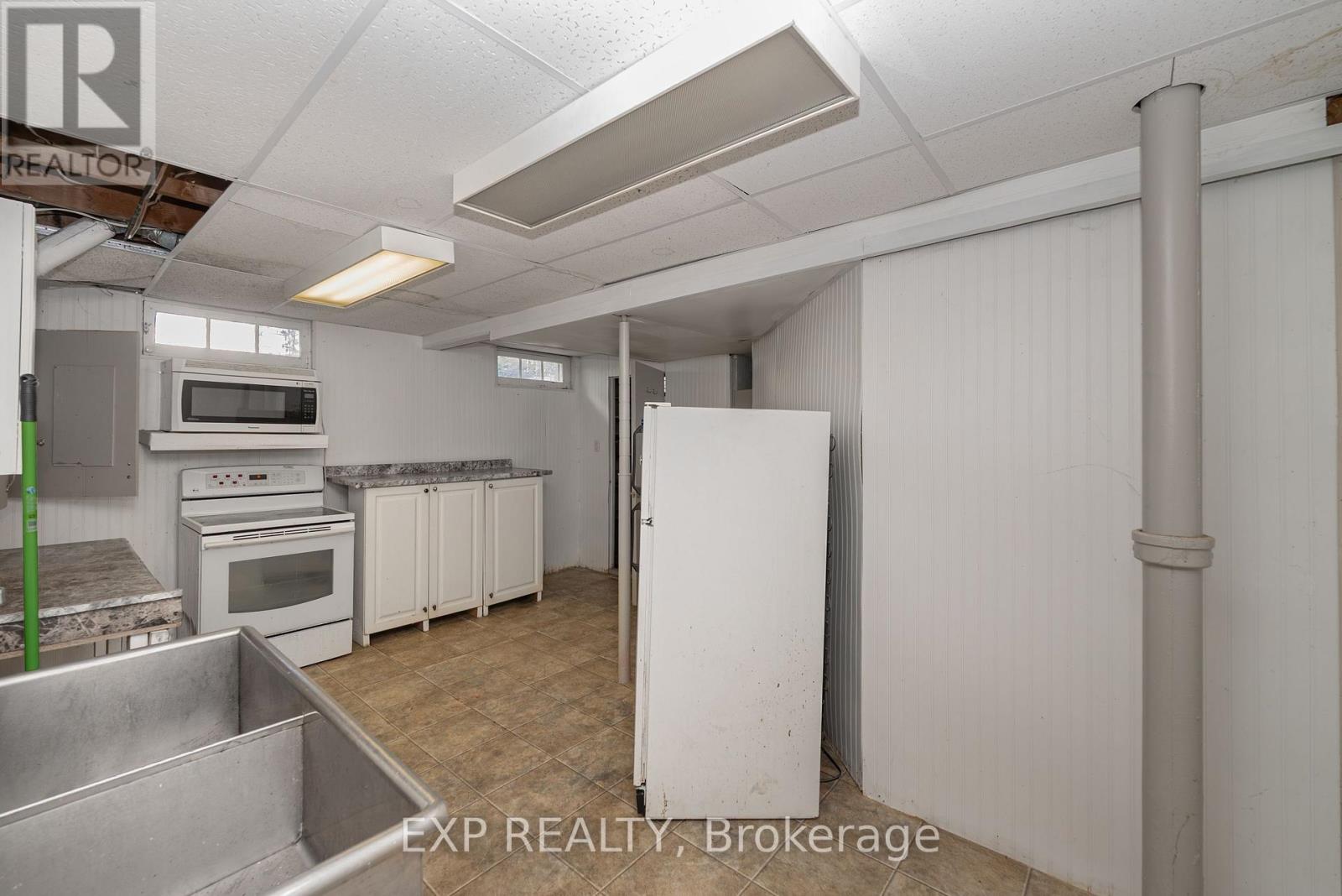 6 ROSEMOUNT DRIVE - 34