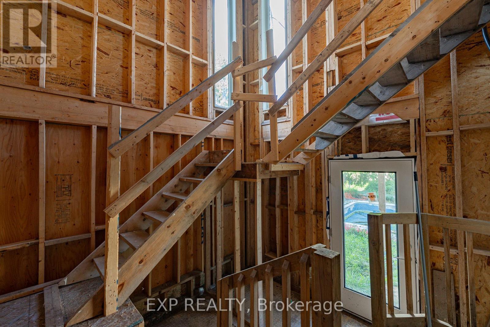 6 ROSEMOUNT DRIVE - 36