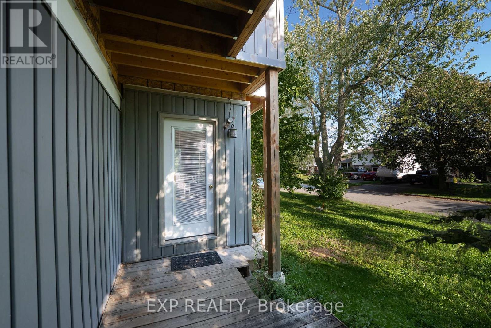 6 ROSEMOUNT DRIVE - 43