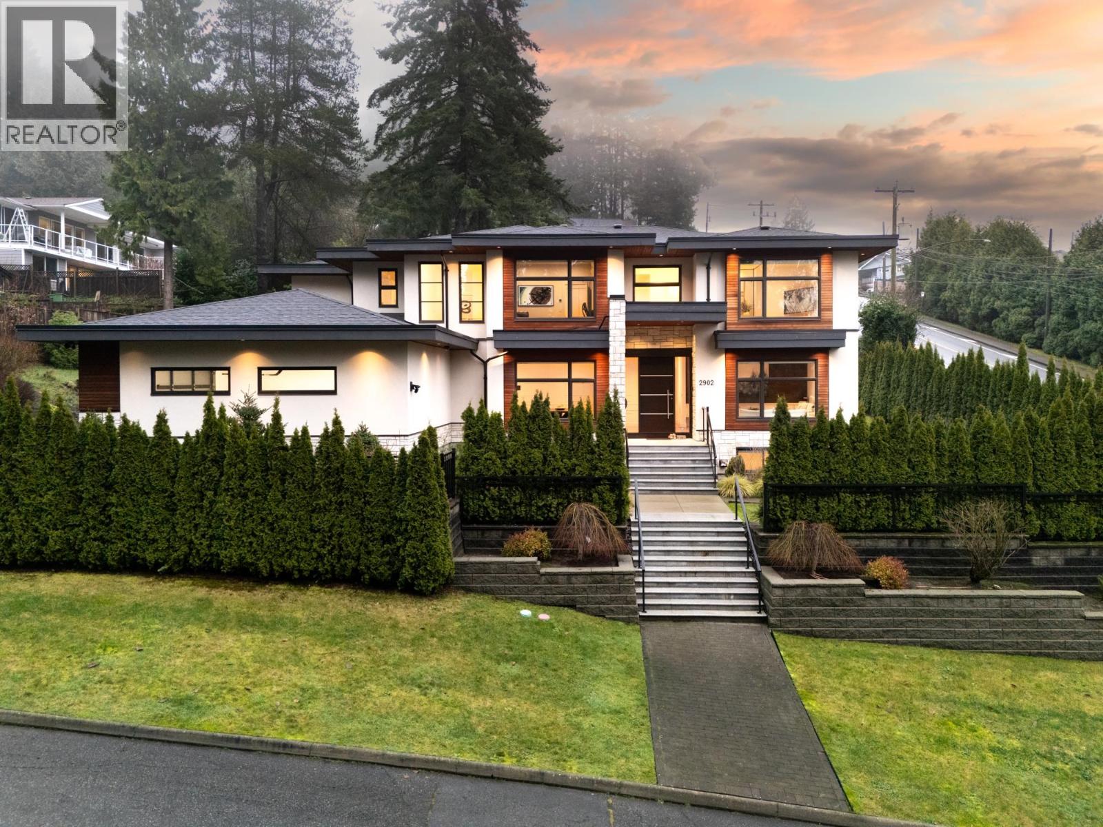 2902 ST. ANDREWS AVENUE, North Vancouver
