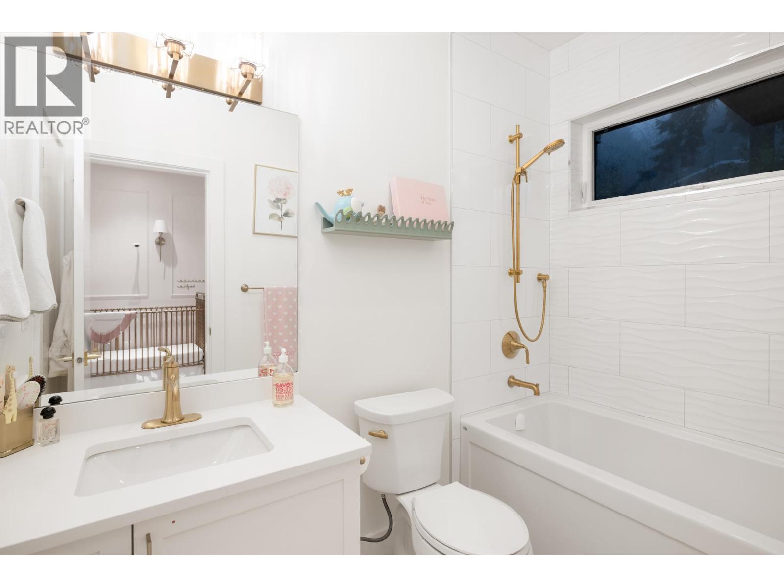 2902 ST. ANDREWS AVENUE, North Vancouver