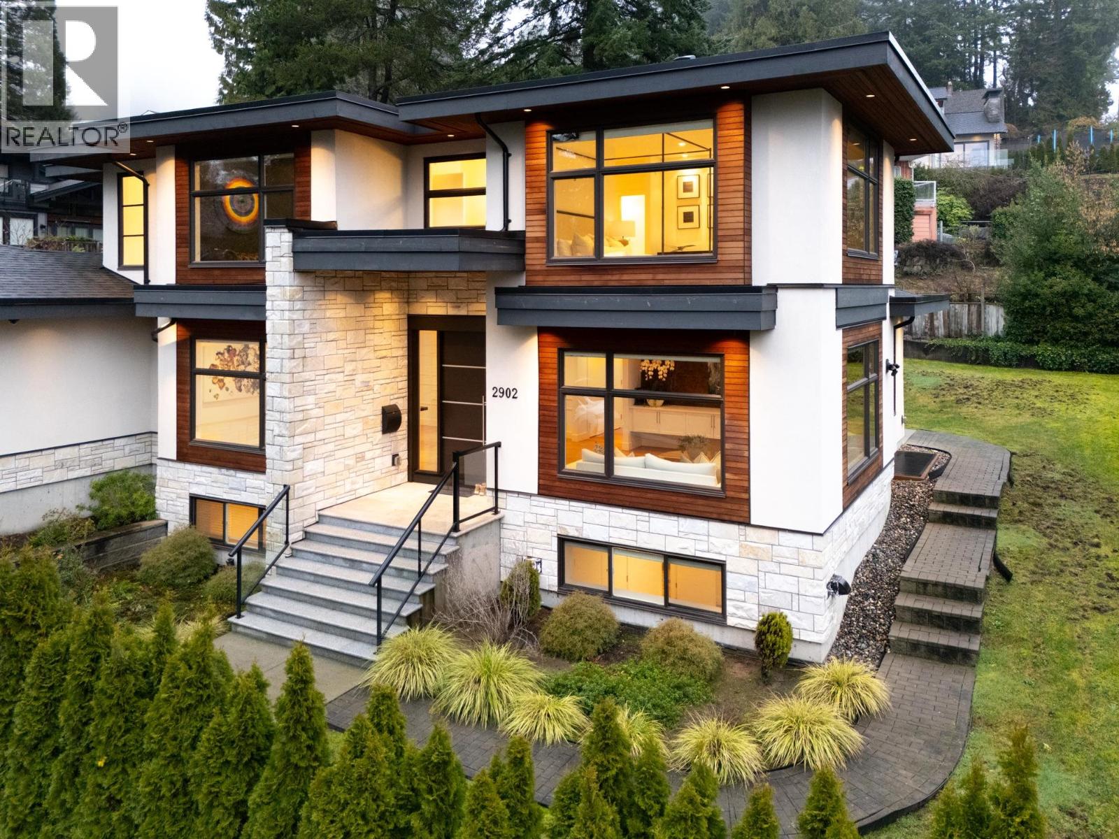 2902 ST. ANDREWS AVENUE, North Vancouver