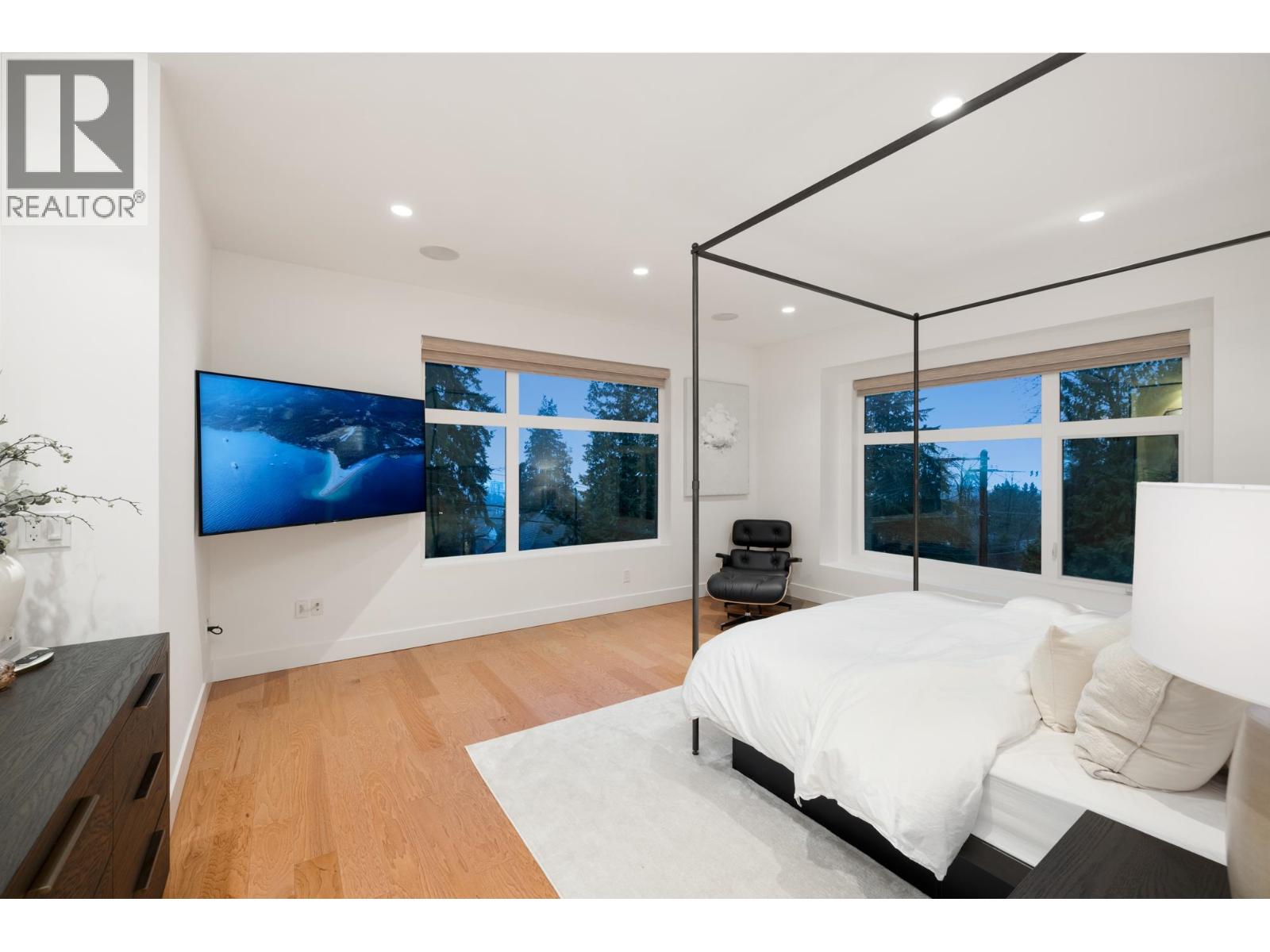 2902 ST. ANDREWS AVENUE, North Vancouver