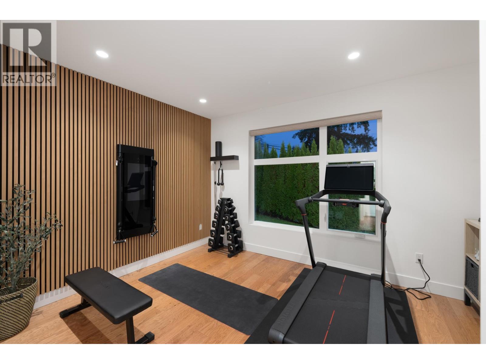 2902 ST. ANDREWS AVENUE, North Vancouver