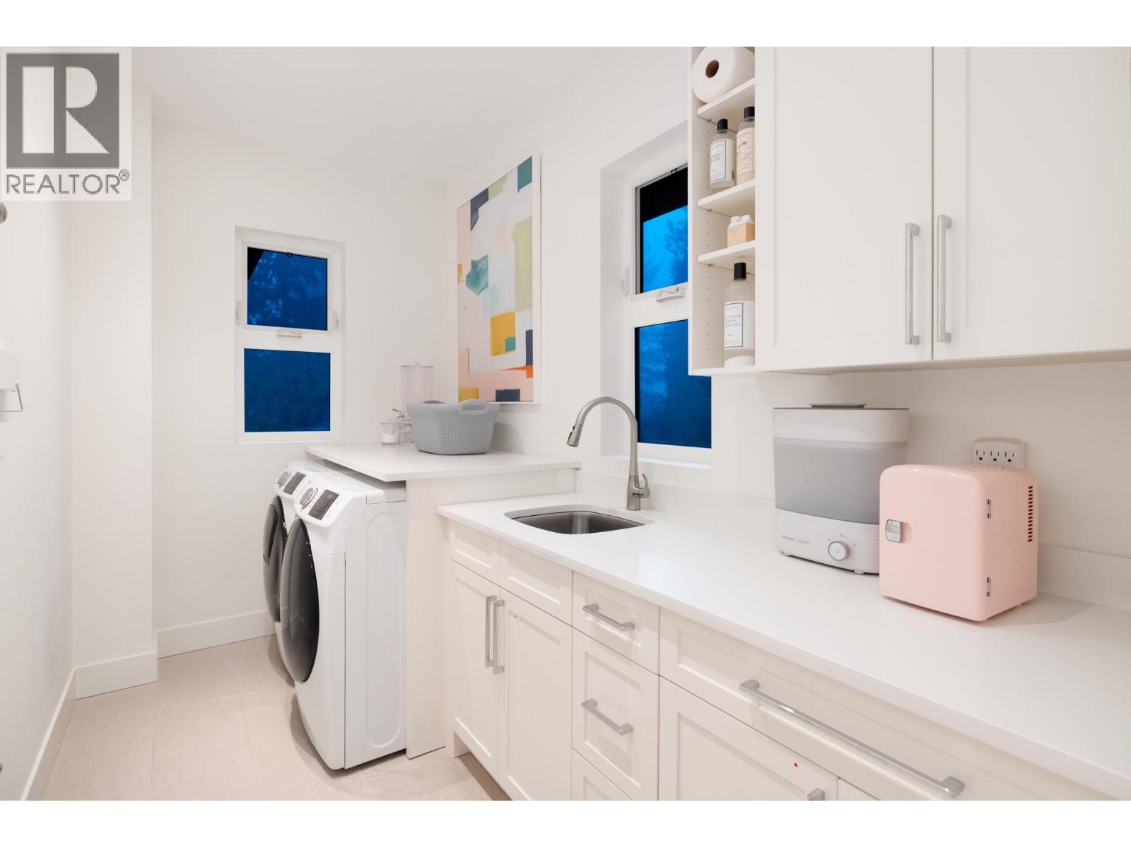 2902 ST. ANDREWS AVENUE, North Vancouver