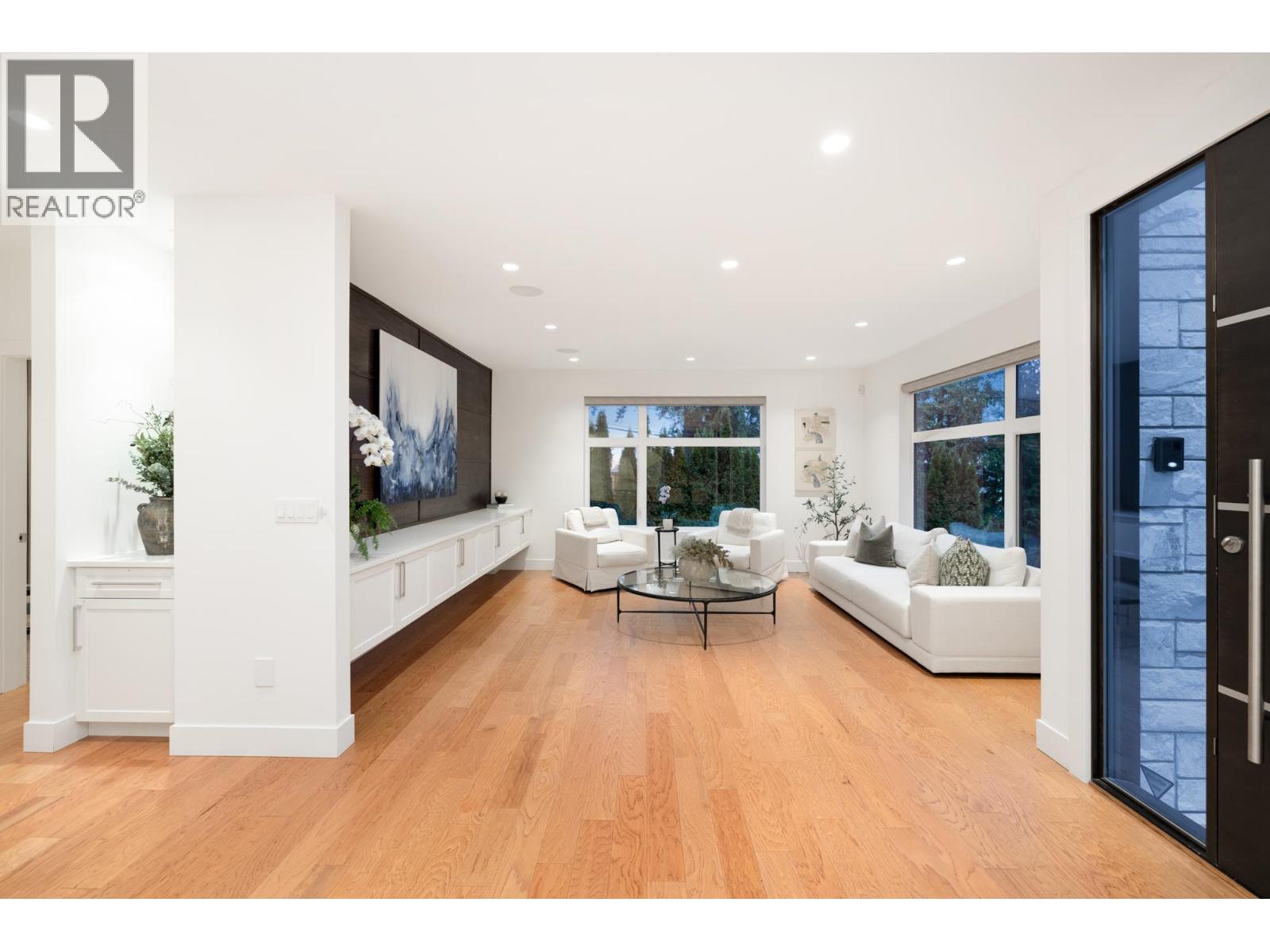 2902 ST. ANDREWS AVENUE, North Vancouver