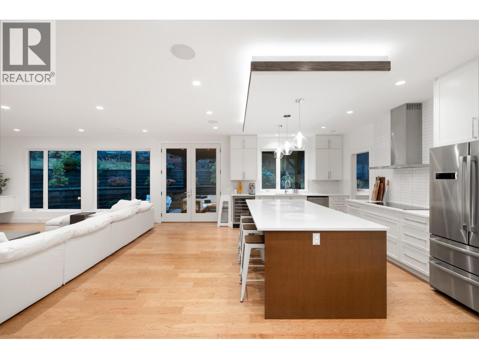 2902 ST. ANDREWS AVENUE, North Vancouver