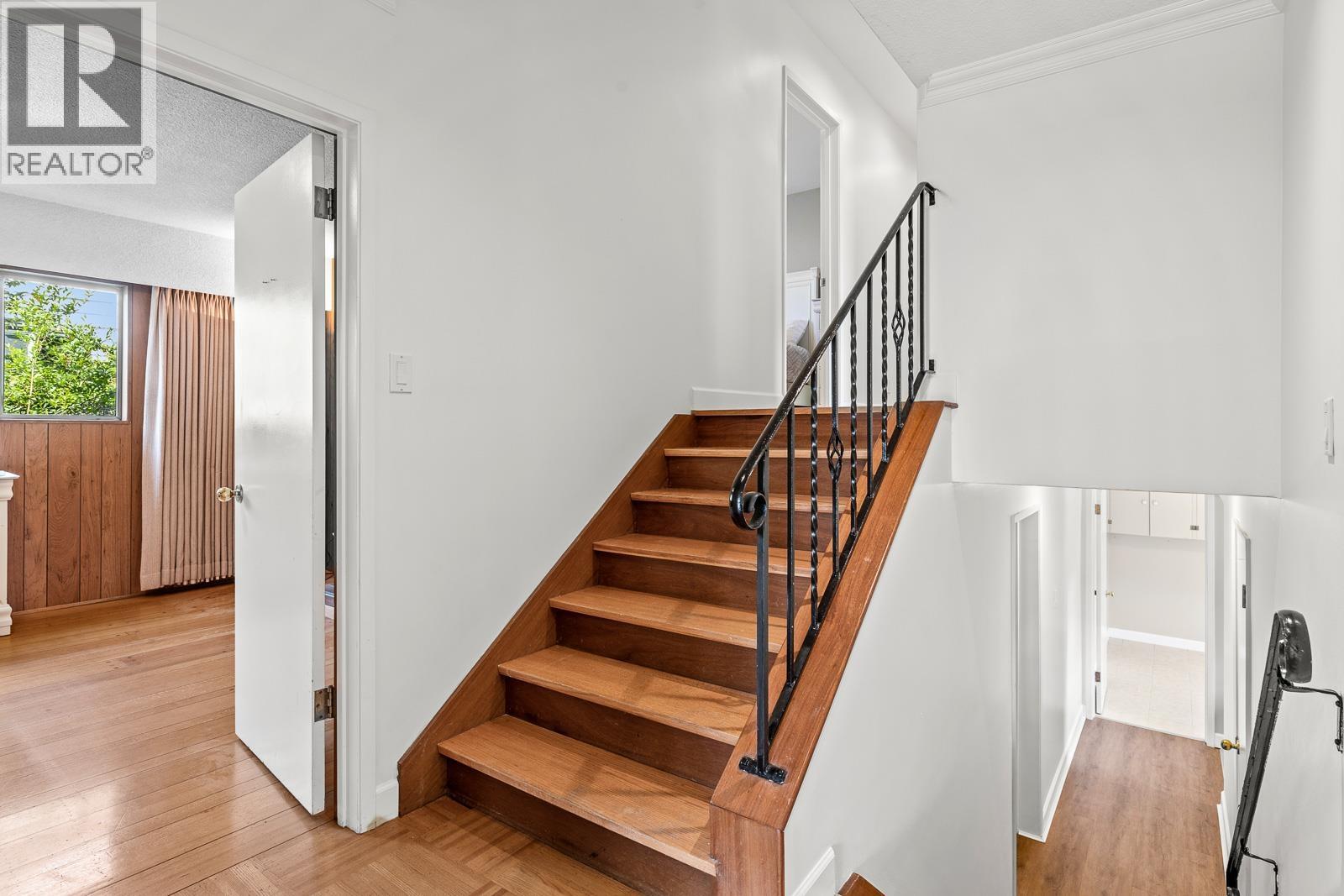 1211 CHARTWELL DRIVE, West Vancouver