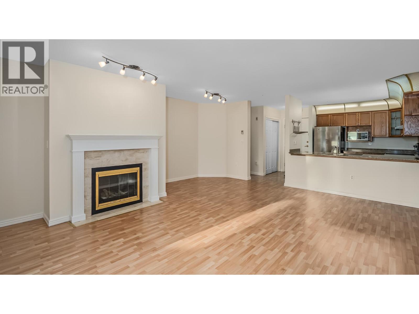 306 48 RICHMOND STREET