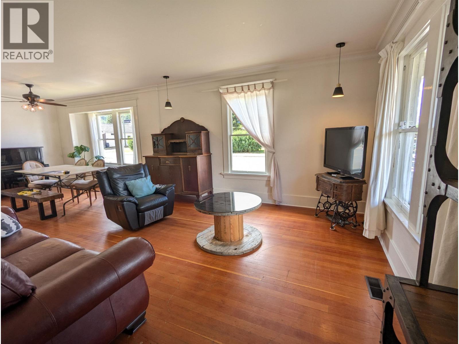 3891 BROADWAY Avenue, Smithers