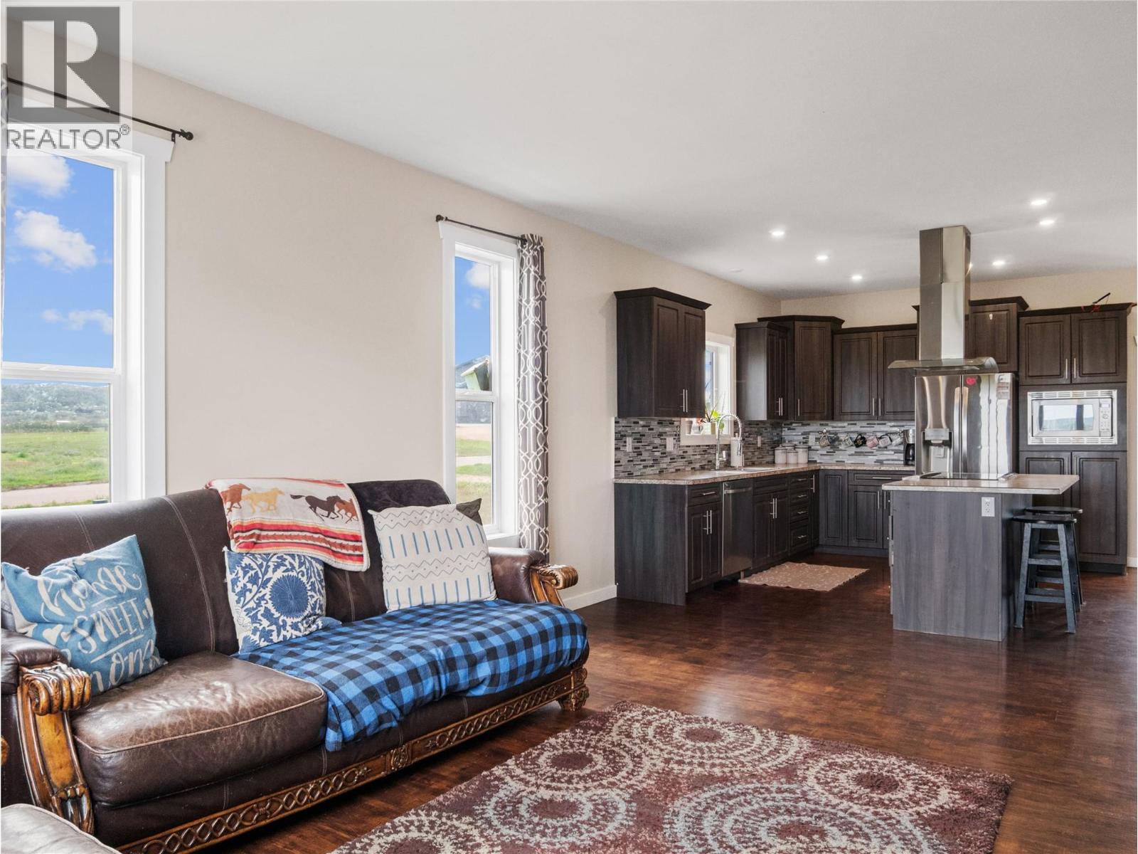 4830 Elevator Road, Pouce Coupe