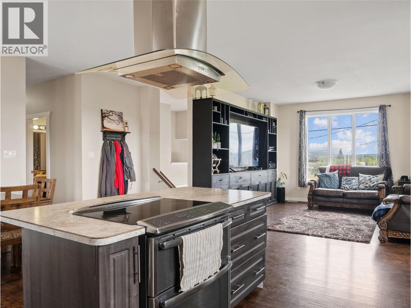 4830 Elevator Road, Pouce Coupe