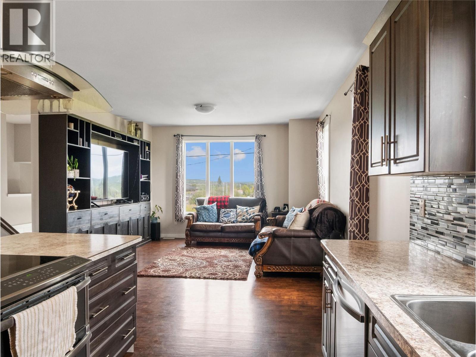 4830 Elevator Road, Pouce Coupe