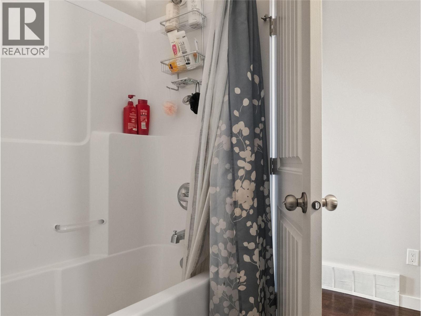 4830 Elevator Road, Pouce Coupe