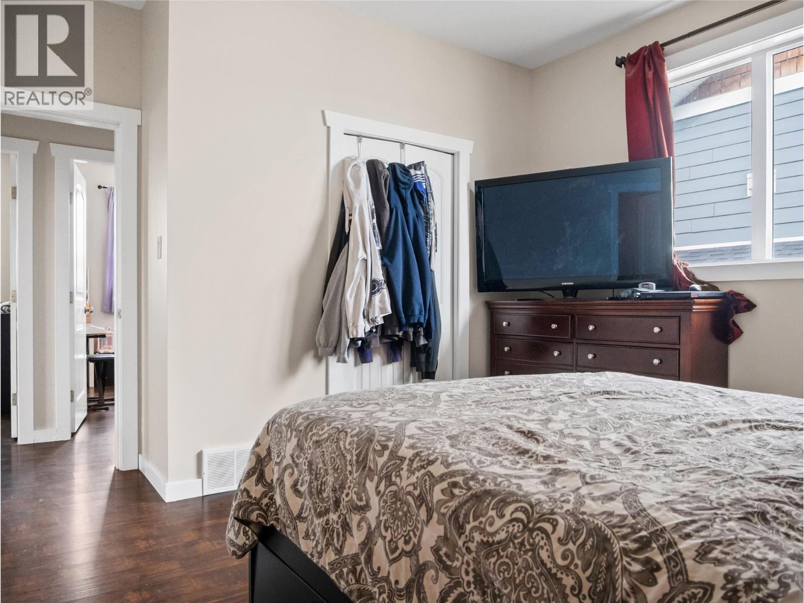 4830 Elevator Road, Pouce Coupe