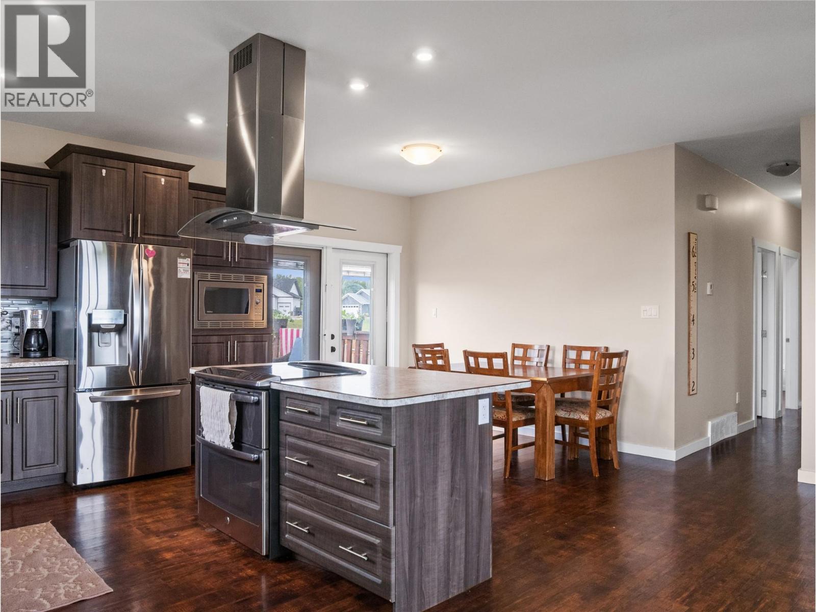 4830 Elevator Road, Pouce Coupe