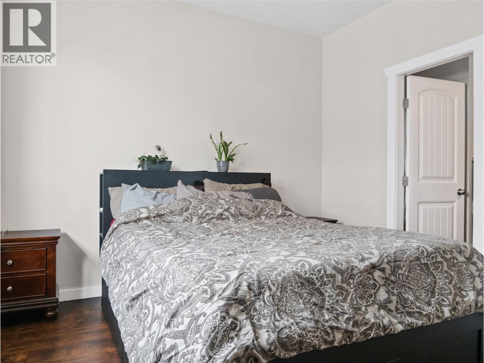 4830 Elevator Road, Pouce Coupe