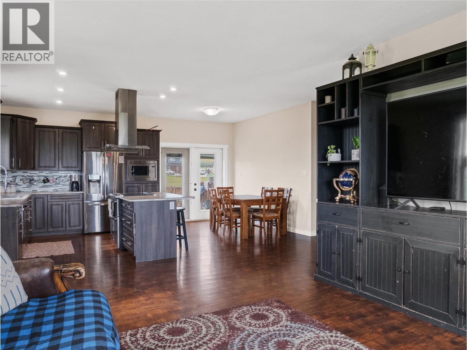 4830 Elevator Road, Pouce Coupe