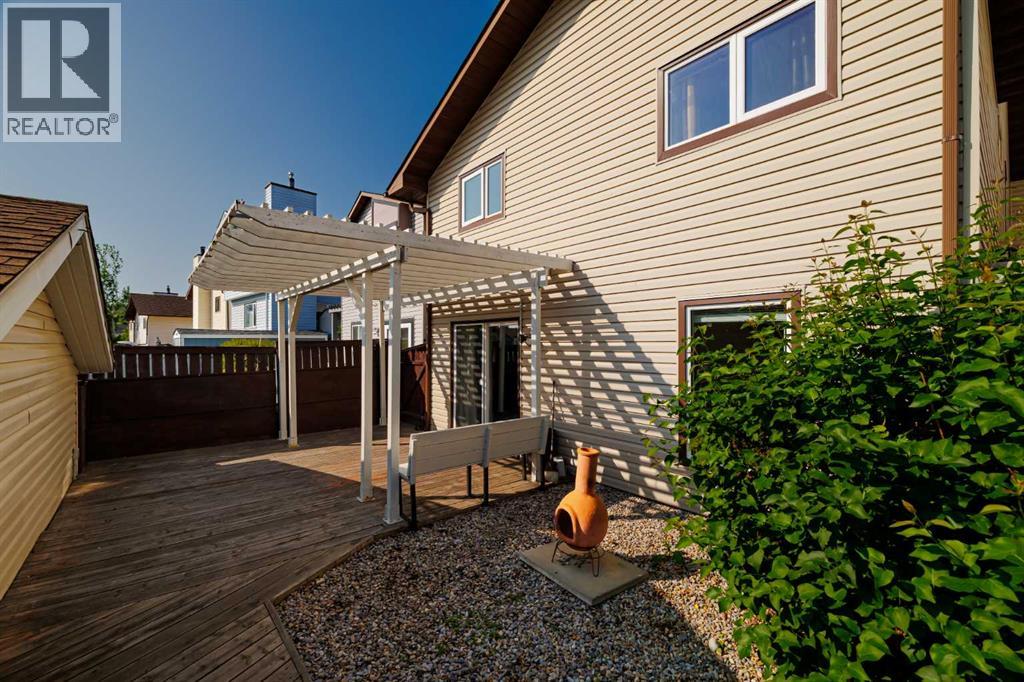 Single Family House Bungalow for Sale in  Macewan Glen Drive NW MacEwan Glen Calgary 