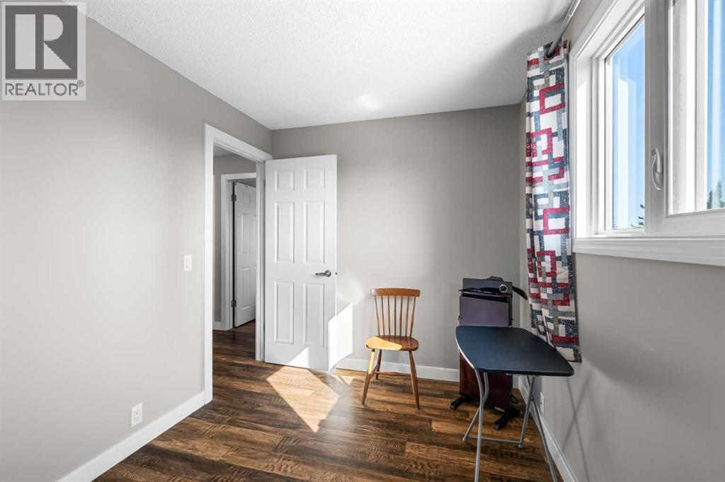 Single Family House Bungalow for Sale in  Macewan Glen Drive NW MacEwan Glen Calgary 