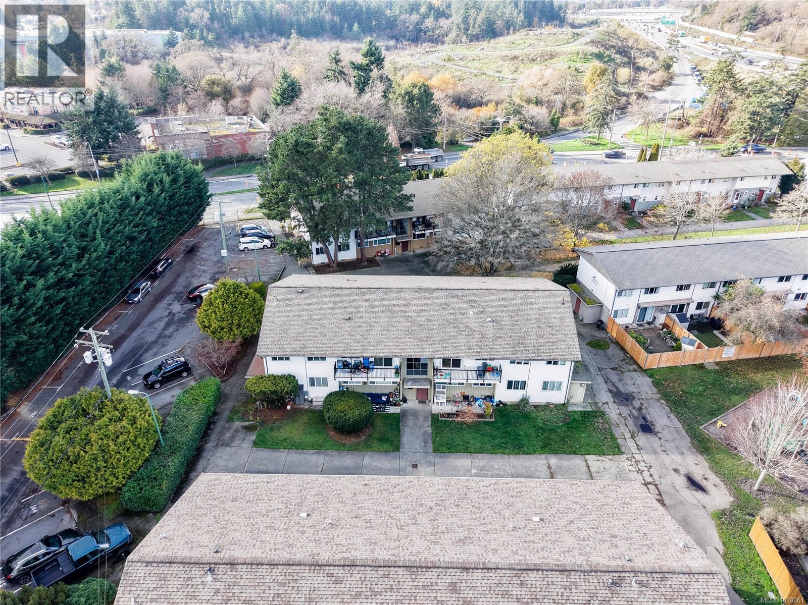 352 BURNSIDE RD W - 17