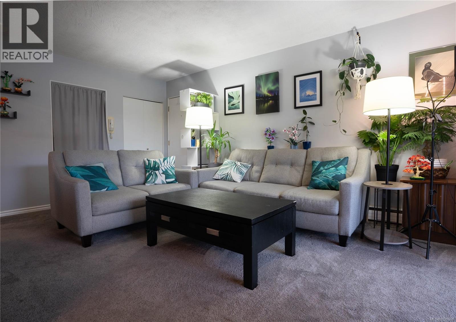 352 BURNSIDE RD W - Image 2