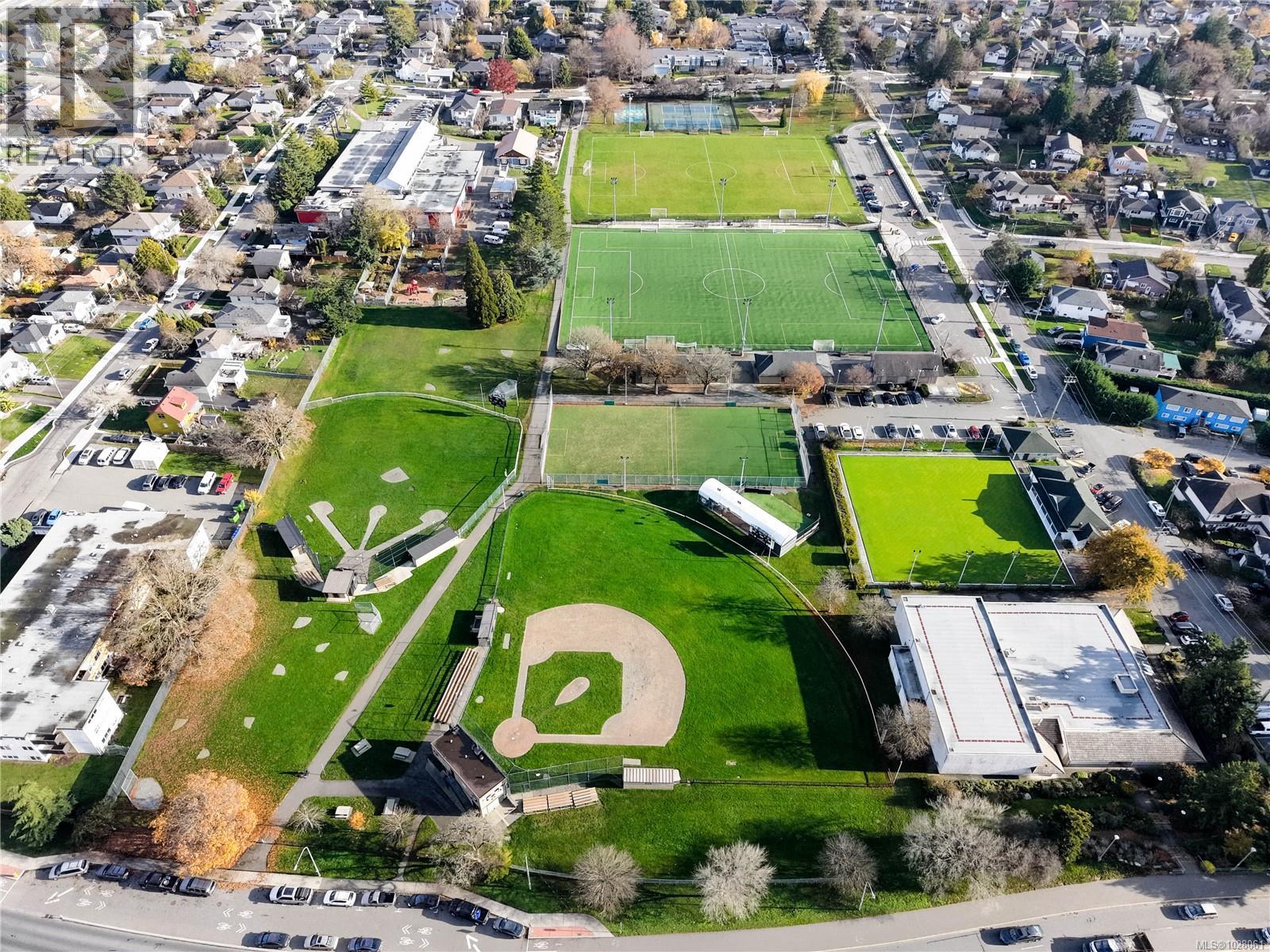 352 BURNSIDE RD W - 21