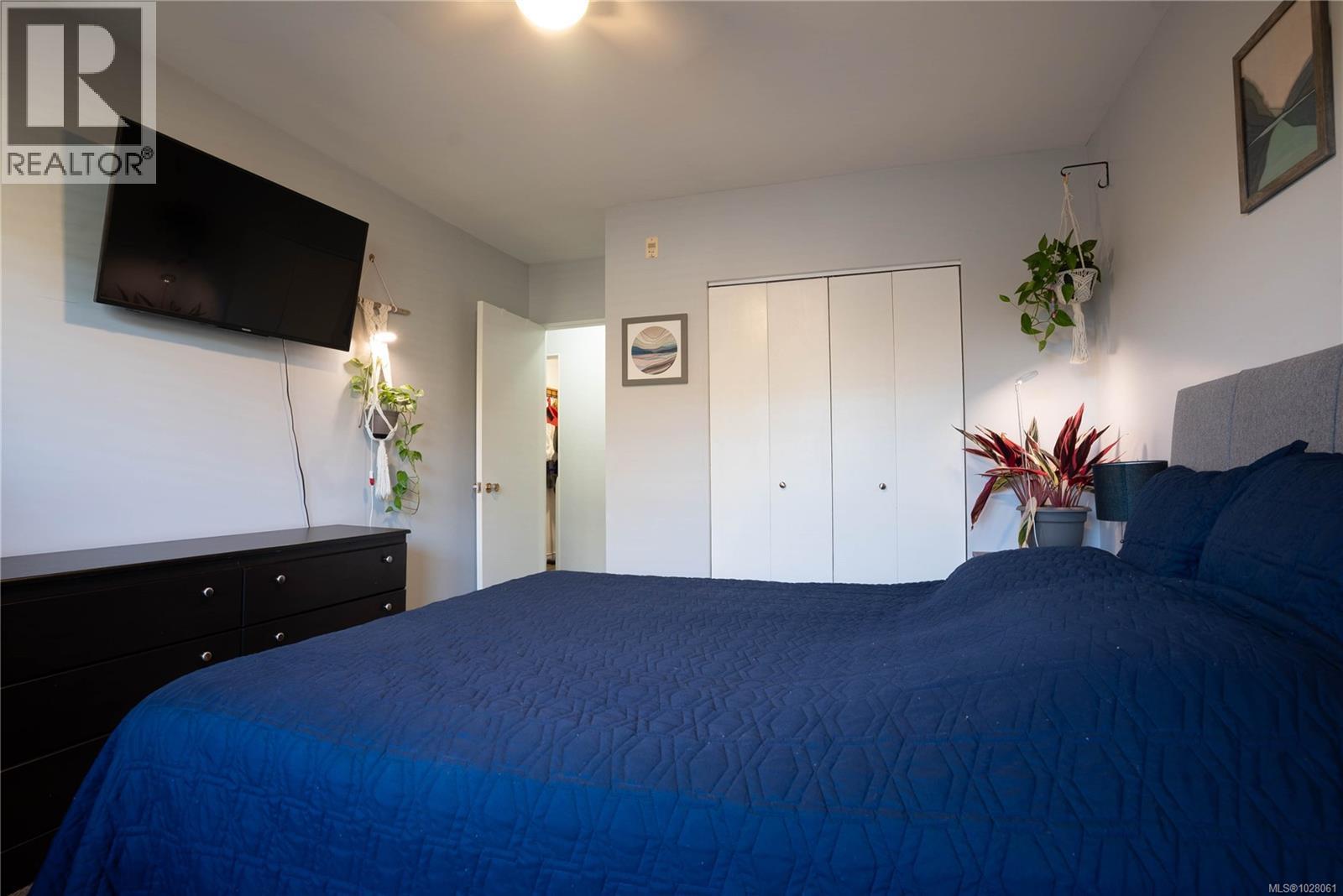 352 BURNSIDE RD W - 9