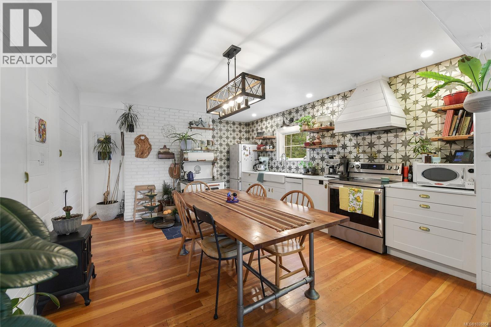  370 Campbell Bay Road, Mayne Island