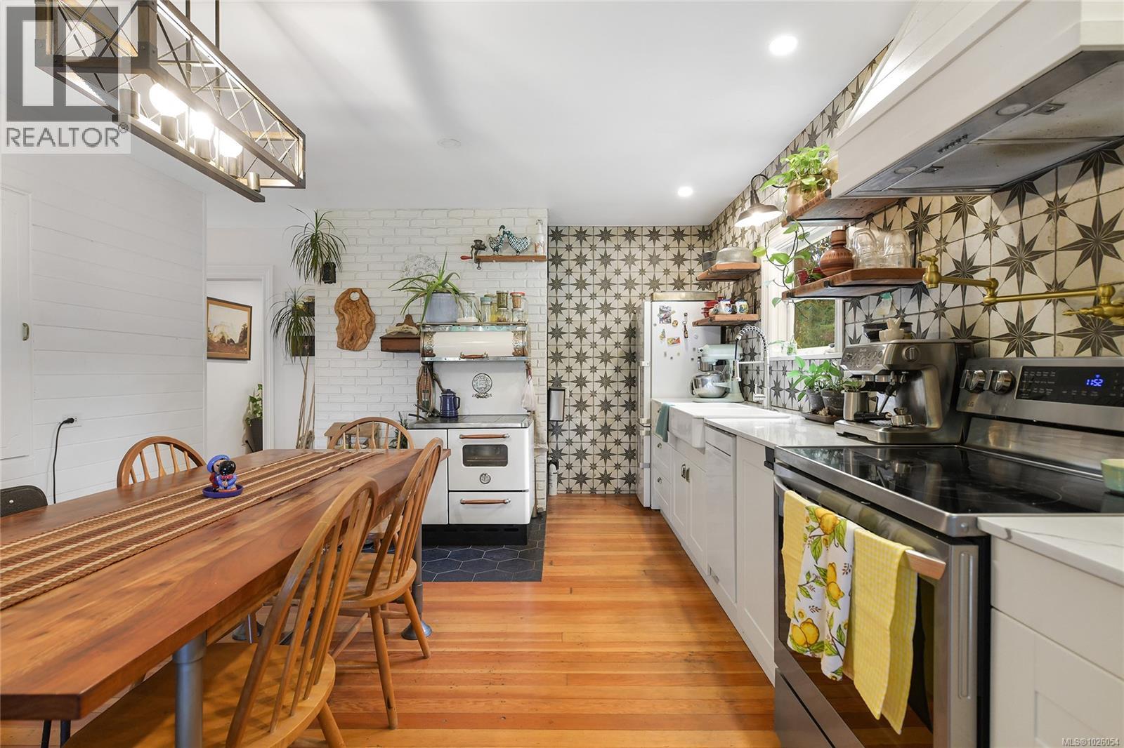  370 Campbell Bay Road, Mayne Island