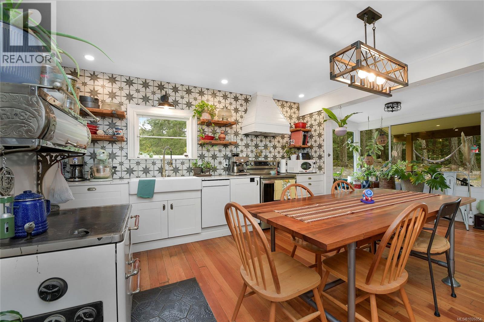  370 Campbell Bay Road, Mayne Island