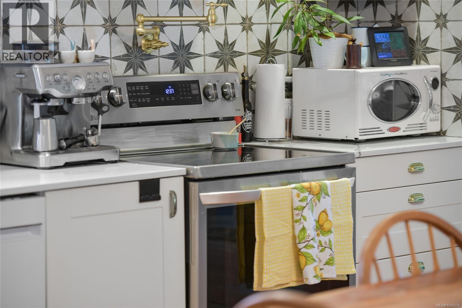  370 Campbell Bay Road, Mayne Island