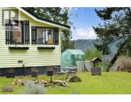 Laundry room - 370 Campbell Bay Rd, Mayne Island, BC V0N2J1 Photo 7