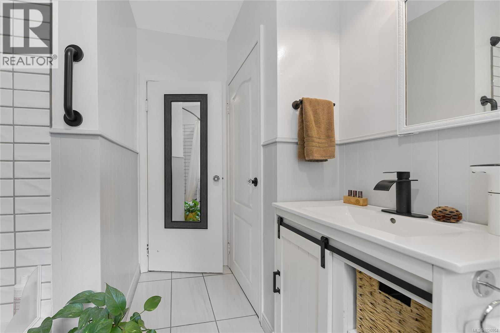  370 Campbell Bay Road, Mayne Island