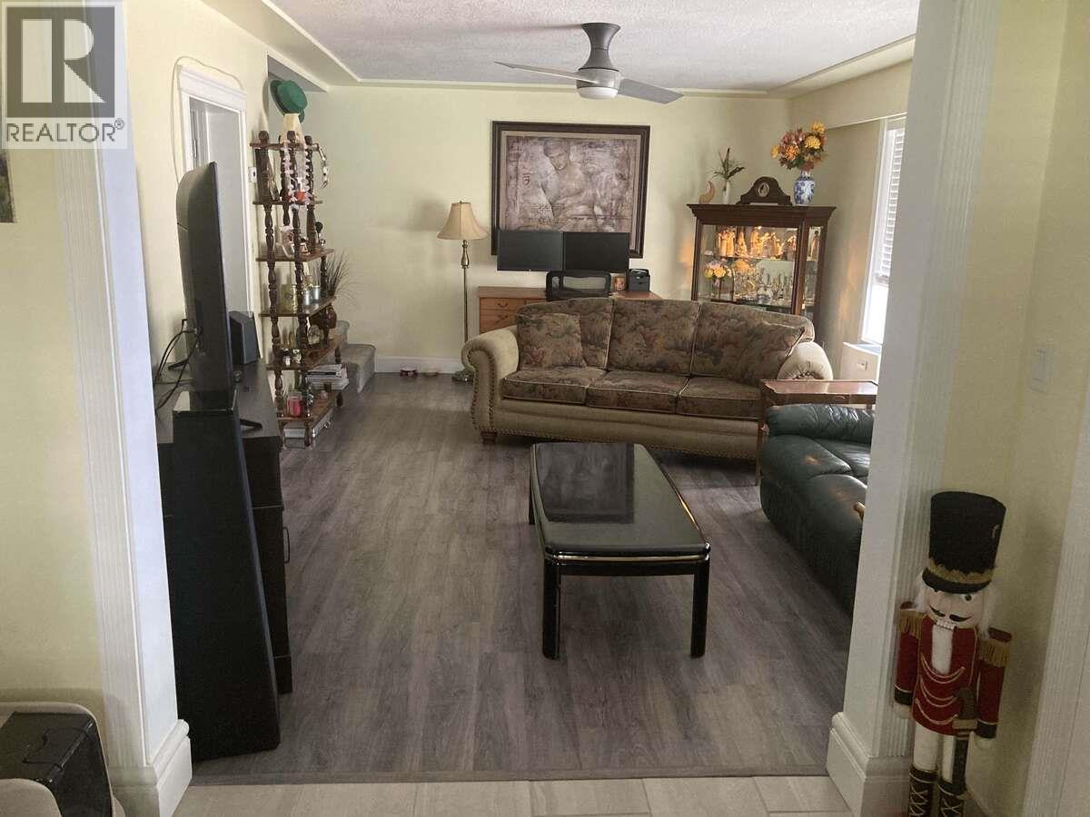 456 FOURTH Avenue - 3